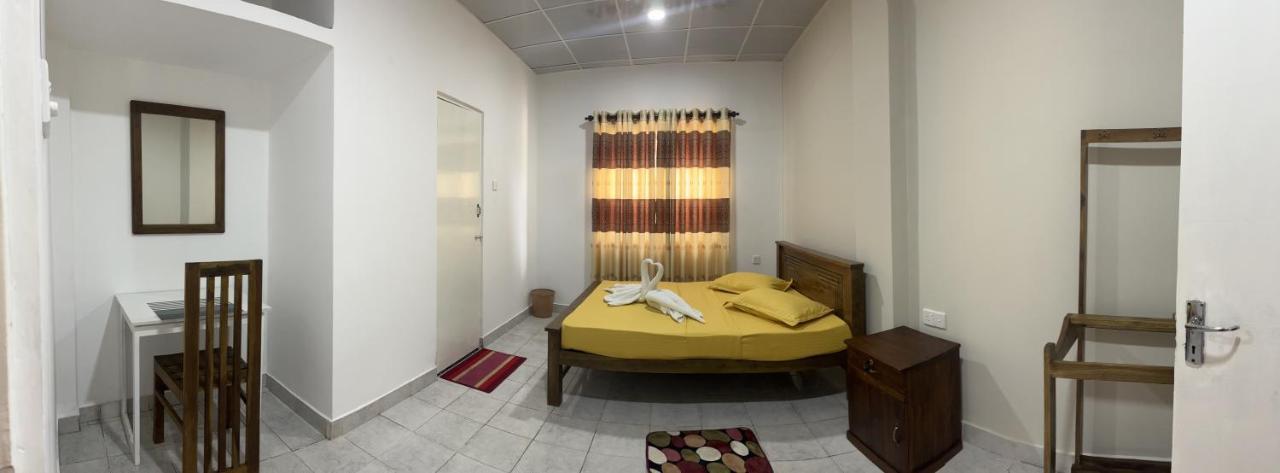 The Lake Round Guest House Канді Екстер'єр фото
