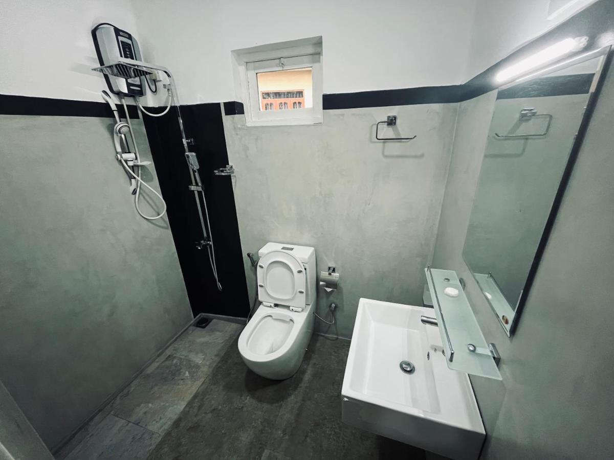 The Lake Round Guest House Канді Екстер'єр фото