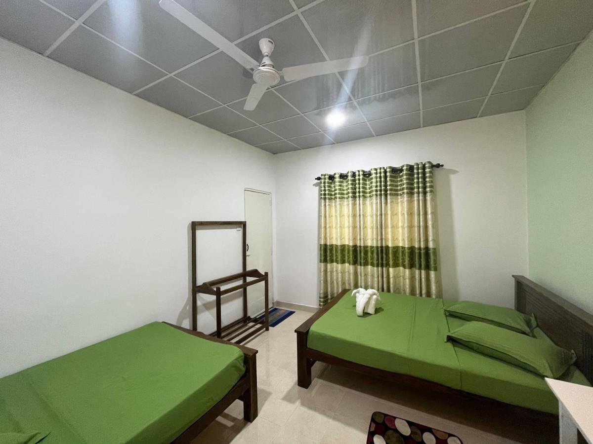 The Lake Round Guest House Канді Екстер'єр фото