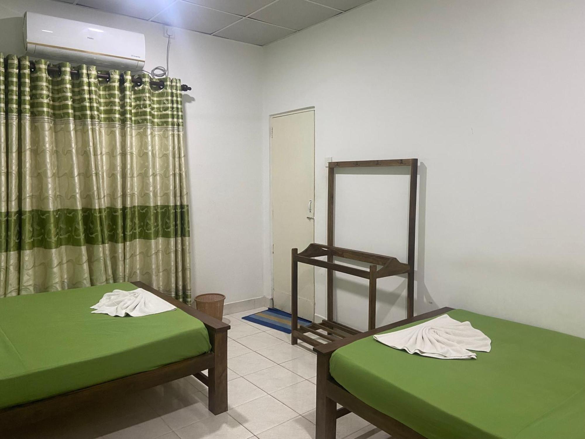 The Lake Round Guest House Канді Екстер'єр фото
